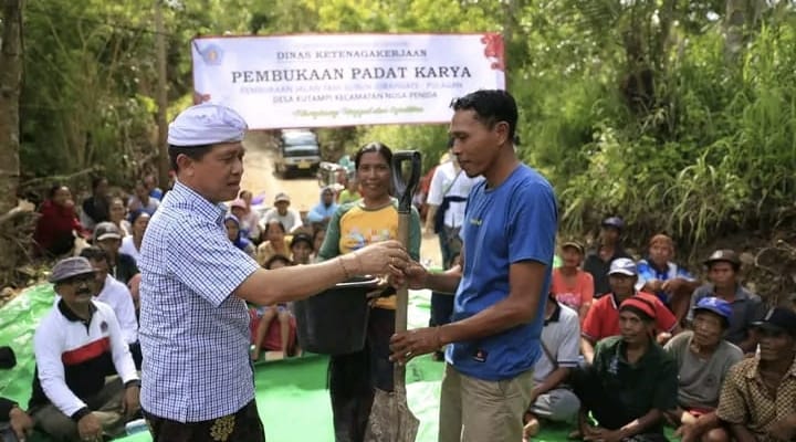 Pembukaan Tiga Kegiatan Padat Karya Di Kecamatan Nusa Penida Klungkung