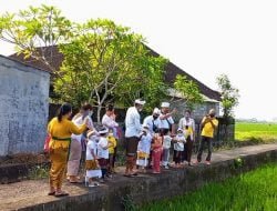 Anak – anak Paud Pra Kumara Dharma Kerti Lepas Burung dan Ikan Pada Rahine Tumpek Uye