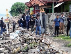 Tinjau Abrasi Hingga Jenguk Kaling di Gilimanuk, Wabup Ipat Naik Motor