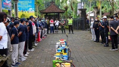 Bupati Tamba Pantau Langsung Spraying Serentak hingga  Bantu Korban Rumah Roboh 