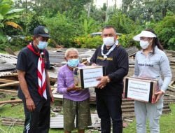 Bupati Tamba Pantau Spraying Serentak hingga Bantu Korban Rumah Roboh di Berawantangi