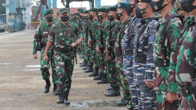 PANGDAM II/SRIWIJAYA BERANGKATKAN SATGAS ORGANIK YONIF RAIDER 142/KJ KE WILAYAH PAPUA