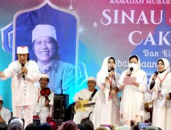 Puan Ikut Bersenandung Lagu Daerah saat Acara Sinau Bareng Cak Nun