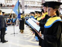 Rektor Unud Beri Kejutan Bagi Lulusan Terbaik Pada Wisuda ke 147 Lepas 511 Wisudawan