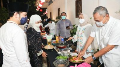 Jalin Ukhuwah Antar Kepala OPD Pemprov Jatim Gubernur Khofifah Ajak Qiyamul Lail Berjamaah dan Lomba Masak Bandeng