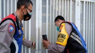 Polsek Rungkut Luncurkan Program Halo Pak Bhabin, Polisi Video Call Dengan Pemilik Rumah