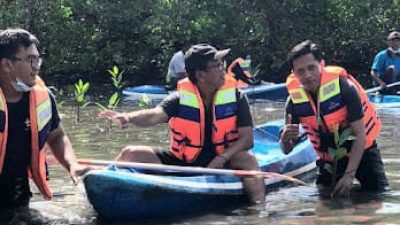 Pemulihan Pariwisata, Kolaborasi F-Par Unud dan Pokmaswas Mina Werdhi Tanam Mangrove