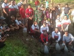 Jaga Alam dan Ekosistem, Babinsa Kodim Klungkung Ikut Tebar Bibit Ikan