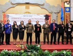 Bupati Jembrana I Nengah Tamba Beri Kuliah Umum Kepada Calon Wisudawan Fakultas Hukum Unud Periode Juni 2022