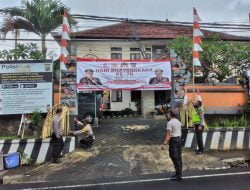 Sambut Hari Bhayangkara Ke-76, Polsek Bangli Pasang Umbul-Umbul dan Menghias Gapura