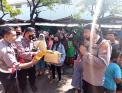 HUT Bhayangkara 76 Polsek Rungkut Gelar Game on the Road di Pasar Soponyono