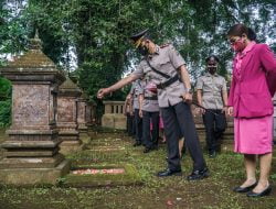 Polres Bangli Laksanakan Ziarah Rombongan di Taman Makam Pahlawan Penglipuran Bangli Dalam Rangka Hari Bhayangkara ke 76 tahun 2022