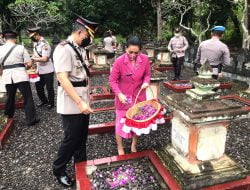 Kapolsek Gianyar Ikuti Upacara Ziarah Di TMP Kirtya Mandala Gianyar Rangkaian Hut Bhayangkara-76