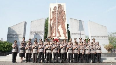 Hari Bhayangkara ke-76, Polresta Sidoarjo Ziarah dan Tabur Bunga di Makam Pahlawan