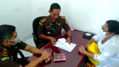 Penyidik Kejari Buleleng Kembali Terima Pengembalian Uang Reward Perkara Korupsi LPD Anturan