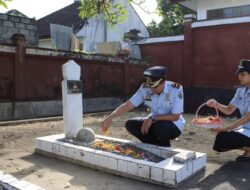 Imigrasi Singaraja dan Lapas Kelas IIB Singaraja Melaksanakan Kegiatan Ziarah dan Tabur Bunga di Taman Makam Pahlawan Curastana Singaraja