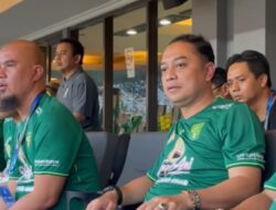 Ahmad Dhani Bersama Eri Cahyadi Nobar Persebaya vs Bali United