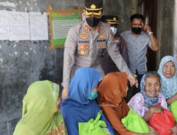 Baksos Kapolres Buleleng Sasar Pada Nenek Umur 95 Tahun Dan 100 Tahun Di Kampung Kajanan Buleleng