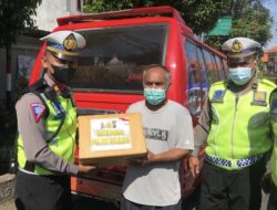 Baksos Polres Buleleng Di Hari Purnama Sasar Ojek Online, Grab, Supir, Petugas Kebersihan Kota Dan Masyarakat Tidak Mampu