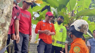 Polres Bangli Bersama Inkait Lakukan Evakuasi Korban Jalan Jebol di Kelurahan Cempage Sidembunut