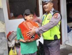 Polres Bandara Peduli, Bagikan Sembako kepada Masyarakat Kurang Mampu