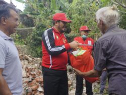 Wabup Kasta Bantu Korban Tanah Longsor di Desa Manduang