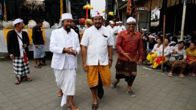 Pemkab Klungkung Ngaturang Bakti Penganyar di Pura Puncak Penulisan, Pura Tuluk Biyu, dan Pura Ulun Danu Batur