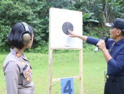 Tingkatkan Kemampuan, Personel Polres Klungkung Gelar Latihan Menembak