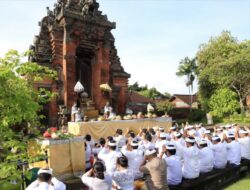 Bupati Suwirta Berharap Maknai Perayaan Tumpek Landep dengan Pertajam Pikiran