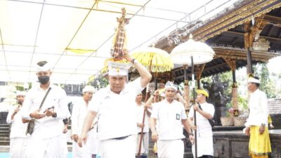 Pemkab Jembrana Gelar persembahyangan Tumpek Landep di Pura Nitipraja