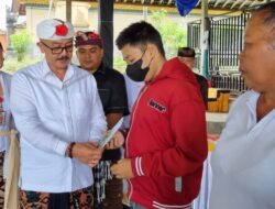 Wabup Diar Serahkan Secara Simbolis BLT BBM APBD Kabupaten Bangli Tahun 2022