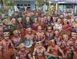 Pangdam XVII/Cenderawasih Bersama Pejabat TNI Polri Dan Pemda Papua Sambut Kedatangan Panglima TNI, Kapolri Dan Para Kepala Staf Angkatan Di Bandara Sentani Jayapura