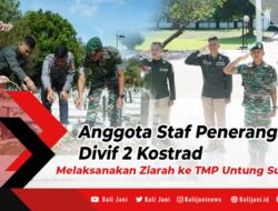 Anggota Staf Penerangan Divif 2 Kostrad Melaksanakan Ziarah ke TMP Untung Suropati