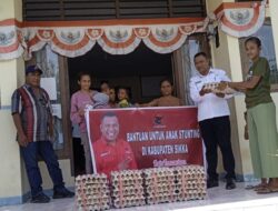 Anak Stunting dan Kader Posyandu di Sikka Dapat Bantuan Telur dari PKW dan DPC PDIP