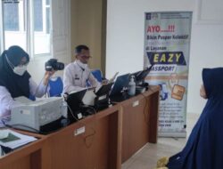 Calon Jamaah Haji Kabupaten Lahat mendapatkan pelayanan Eazy Paspor Kanim Muara Enim