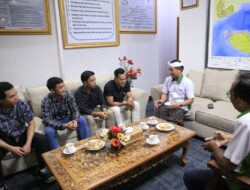 Bupati Suwirta Terima Kedatangan 4 Orang PMI KK Miskin