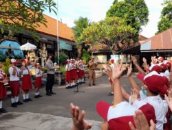 Bentuk Siswa Berkarakter, Sebagai Pembina Upacara Bhabinkamtibmas Ingatkan Ajaran Catur Guru Saat Pelaksanaan Upacara Bendera Di SD Negeri 3 Bungkulan