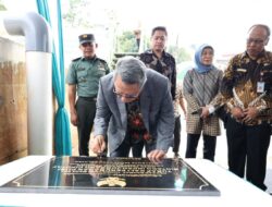 Atasi Banjir, Benyamin Resmikan Pembangunan Turap Kali Puri Bintaro Indah