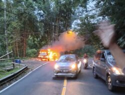 Mobil Angkutan Terbakar Di Lintasan Jalan Singaraja Denpasar, Satu Orang Meninggal Dunia