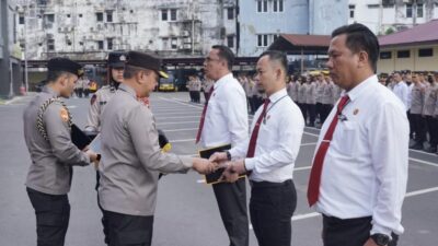 Atas Prestasi Ungkap Kasus Korupsi Pengelolaan Keuangan Desa Darmo , Kapolda Sumsel Berikan Penghargaan Kepada Satreskrim Polres Muara Enim