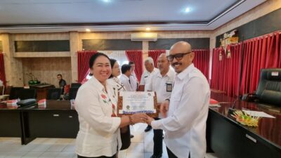 Terima Penghargaan Predikat Kepatuhan Standar Pelayanan Publik, Wakil Bupati Bangli Minta Semua Proses Pelayanan Publik Mudahkan Masyarakat