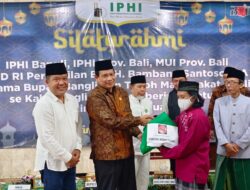 Bupati Bangli Menghadiri Silaturahmi Pemberian Santunan Yatim Piatu dan Dhuafa di Masjid Agung Bangli