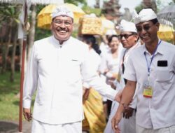 Pemkab Klungkung Ngaturang Bakti Penganyar di Pura Dangkahyangan Rambut Siwi