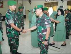 Delapan Perwira Melaksanakan Korps Kenaikan Pangkat Di Depan Danrem 162/Wira Bhakti