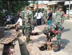 Peduli Lingkungan Bersih, Anggota Koramil 1904/CPK dan Laksanakan Karya Bhakti