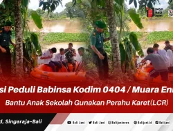 Aksi Peduli Babinsa Kodim 0404 / Muara Enim , Bantu Anak Sekolah Gunakan Perahu Karet(LCR)