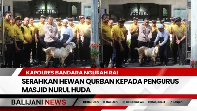 Kapolres Bandara Ngurah Rai Serahkan Hewan Qurban kepada Pengurus Masjid Nurul Huda