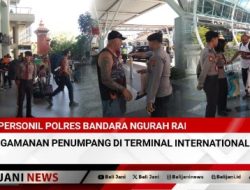 Personil Polres Bandara Ngurah Rai Pengamanan Penumpang di Terminal International