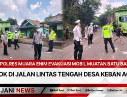 Polres Muara Enim Evakuasi Mobil Muatan Batu Bara Mogok di Jalan Lintas Tengah Desa Keban Agung