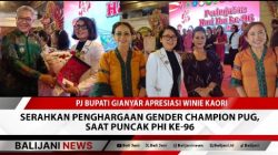 Pj Bupati Gianyar Apresiasi Winie Kaori Serahkan Penghargaan Gender Champion PUG, saat Puncak PHI ke-96